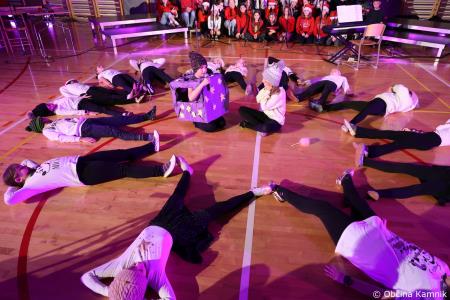 Miklavžev koncert na Osnovni šoli Toma Brejca napolnil telovadnico do zadnjega kotička (52)